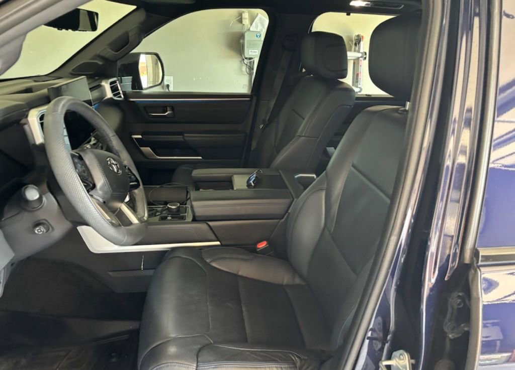 Used 2024 Toyota Sequoia Platinum AWD/4WD image 6