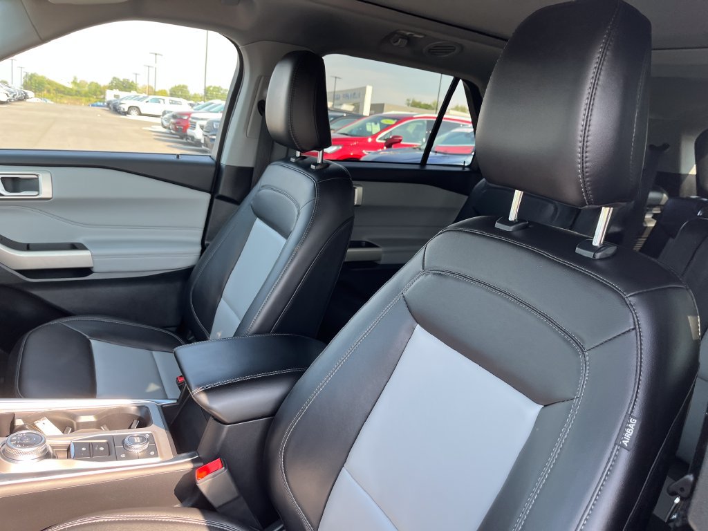 Used 2023 Ford Explorer XLT w/ Equipment Group 202A AWD/4WD image 12