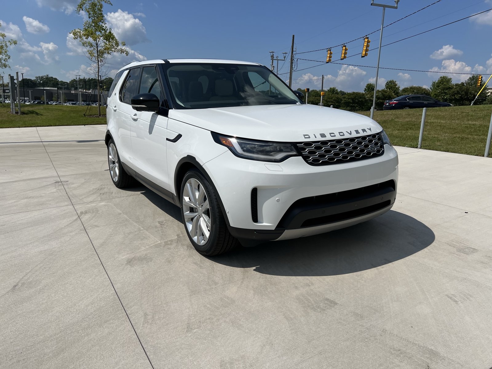 Used 2024 Land Rover Discovery S AWD/4WD image 2