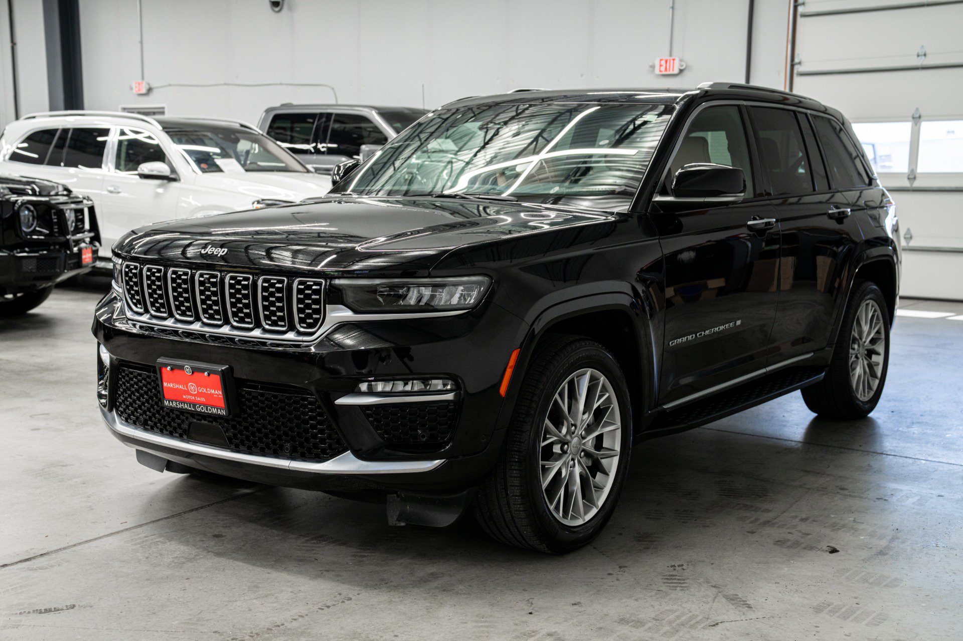 Used 2023 Jeep Grand Cherokee Summit AWD/4WD image 5