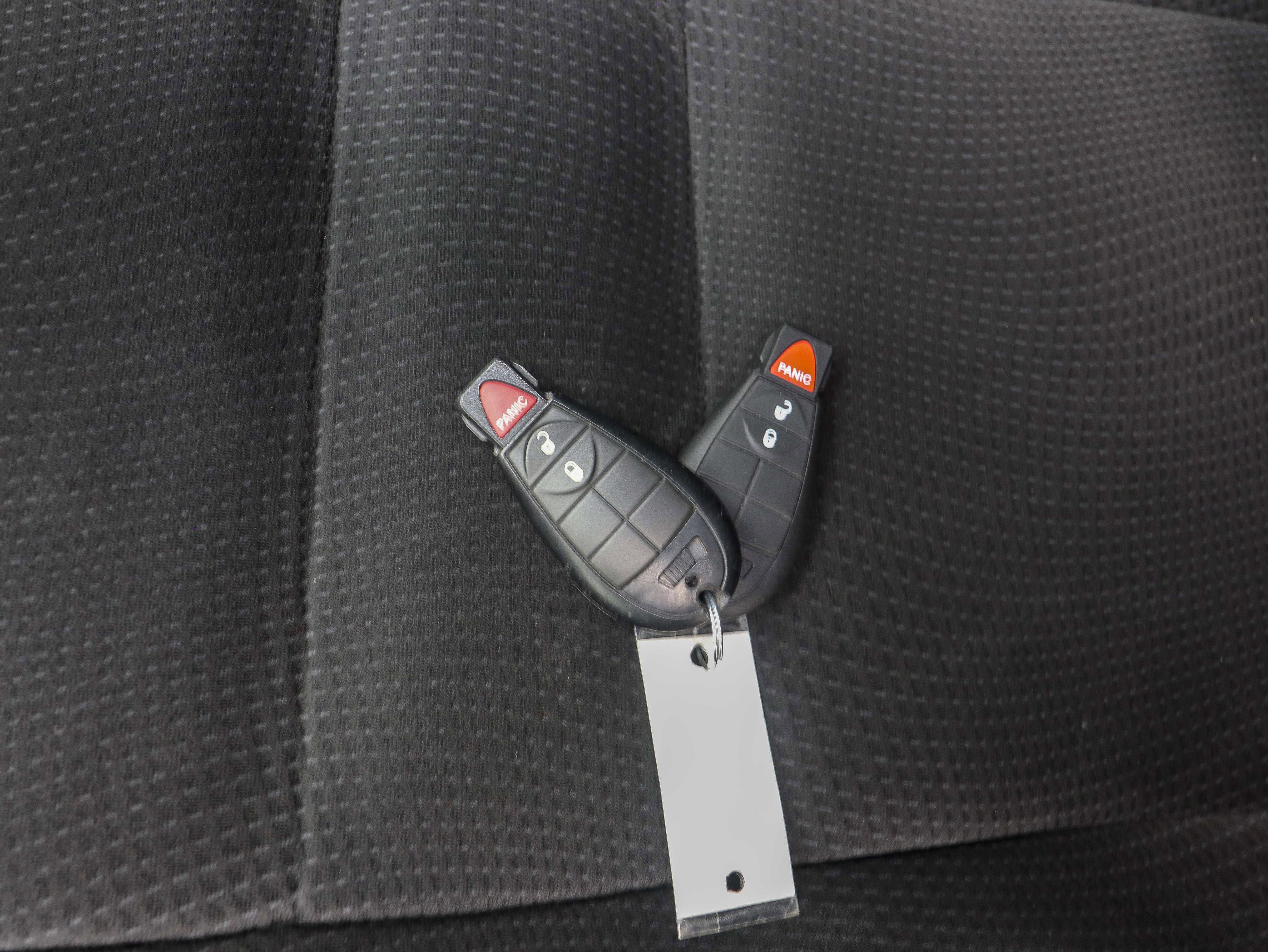 Used 2016 Dodge Grand Caravan SE image 27