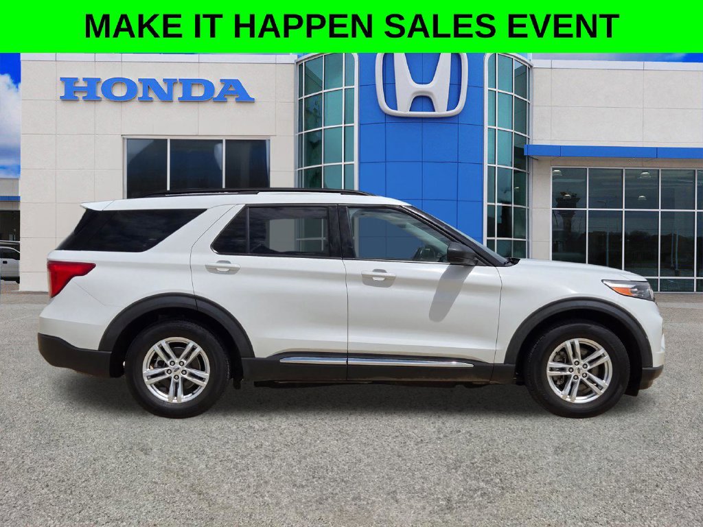 Used 2023 Ford Explorer XLT w/ Equipment Group 202A RWD image 2