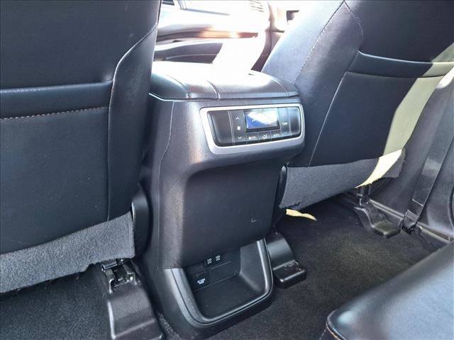 Used 2019 Toyota Highlander XLE AWD/4WD image 25