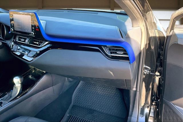 Used 2022 Toyota C-HR XLE image 17