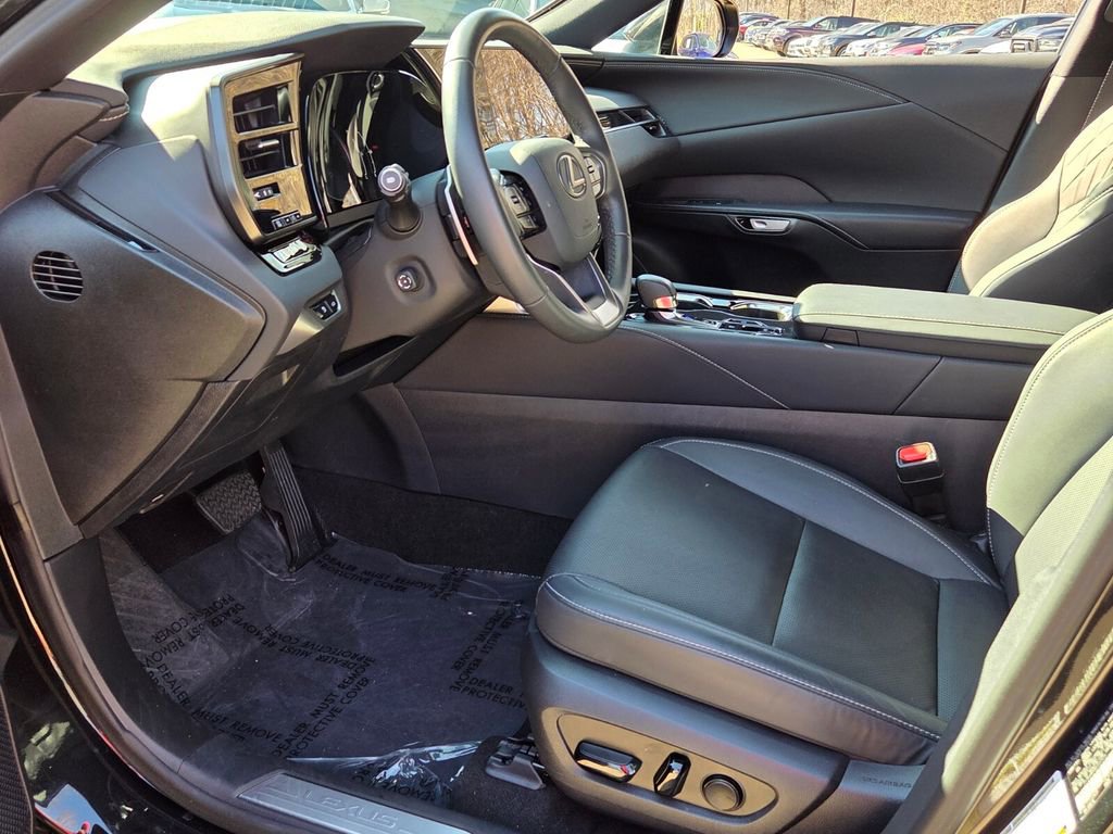 Used 2024 Lexus RX 350 FWD w/ Technology Package image 11