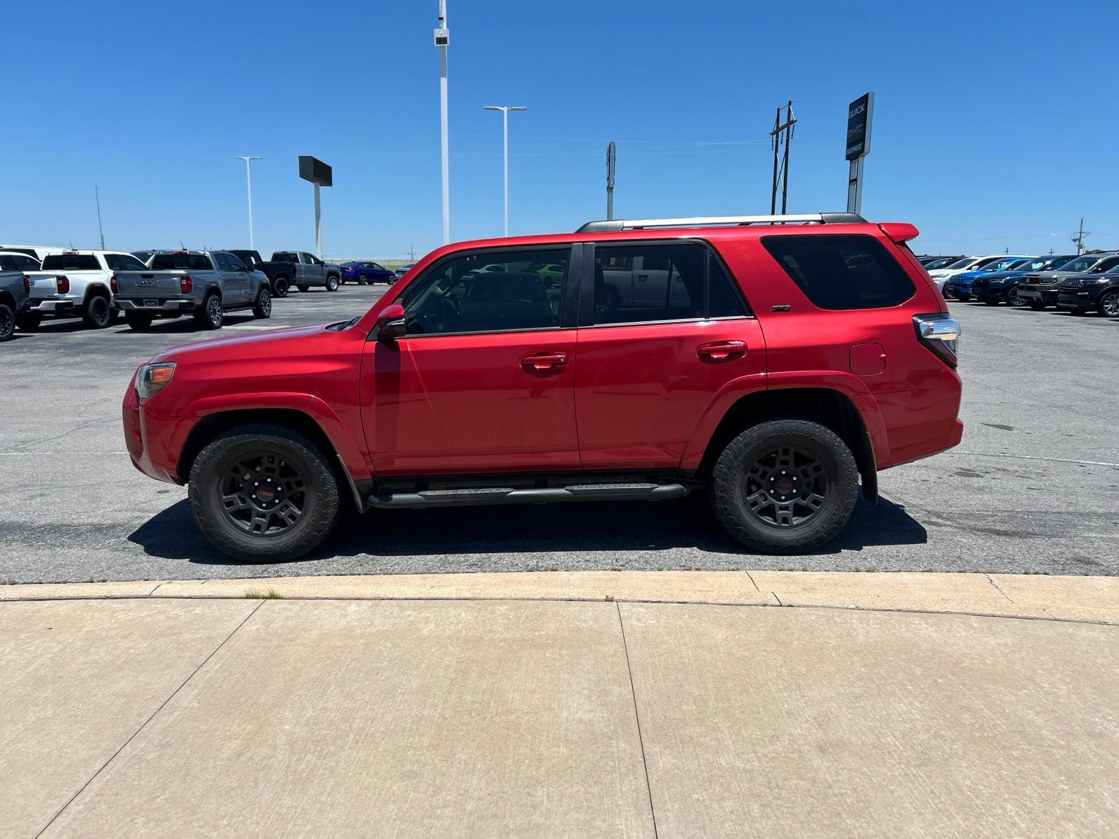 Used 2022 Toyota 4Runner SR5 Premium w/ Moonroof Package RWD image 8