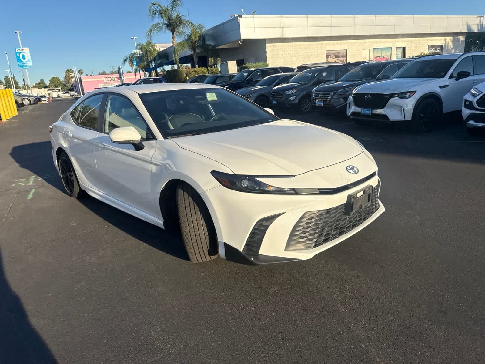 Used 2025 Toyota Camry SE FWD image 3