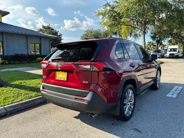Used 2020 Toyota RAV4 XLE Premium FWD image 7