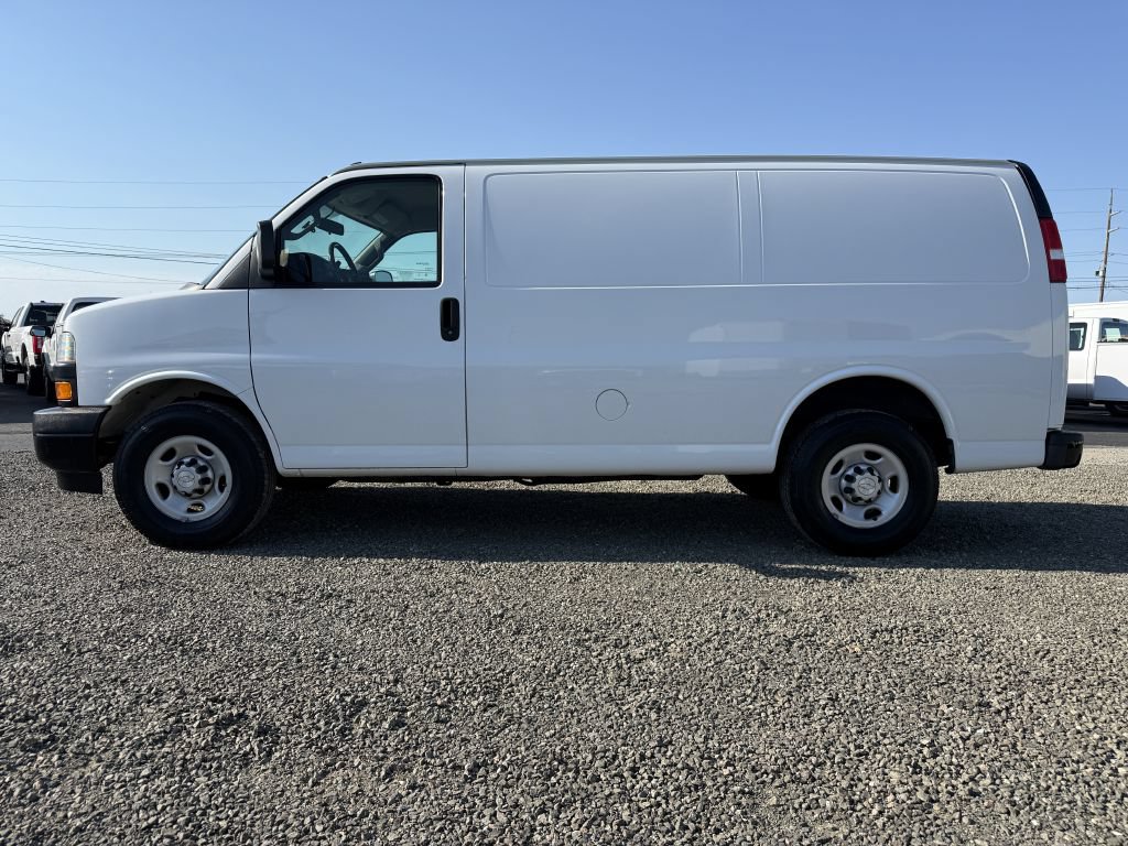 Used 2018 Chevrolet Express 2500 w/ Driver Convenience Package RWD image 10