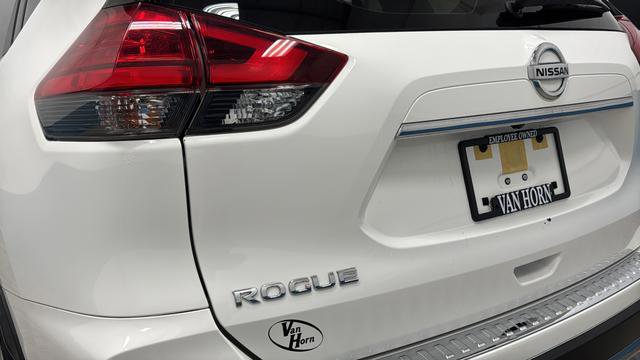 Used 2017 Nissan Rogue S image 33