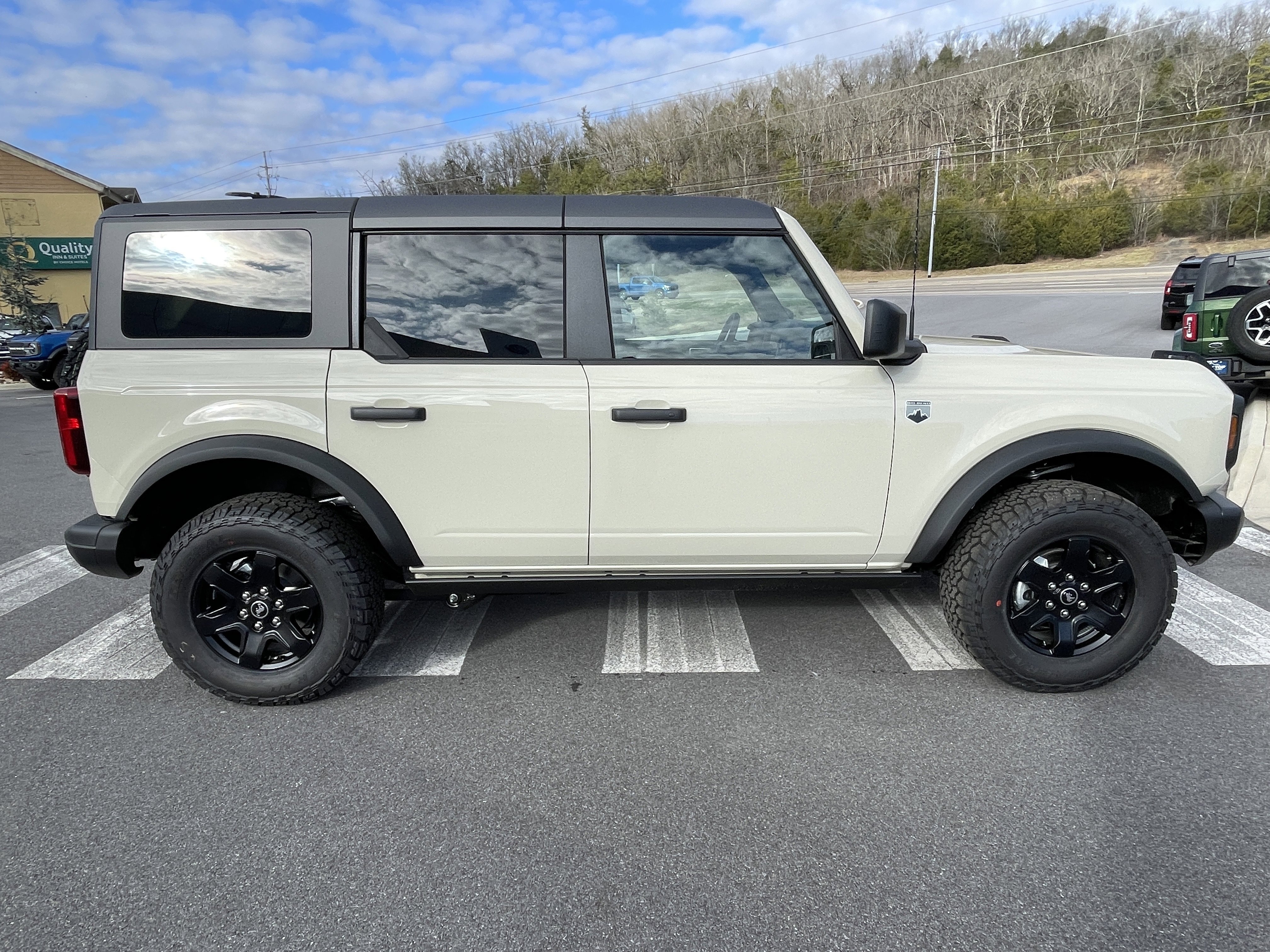 New 2025 Ford Bronco Big Bend w/ Black Diamond Package AWD/4WD image 4
