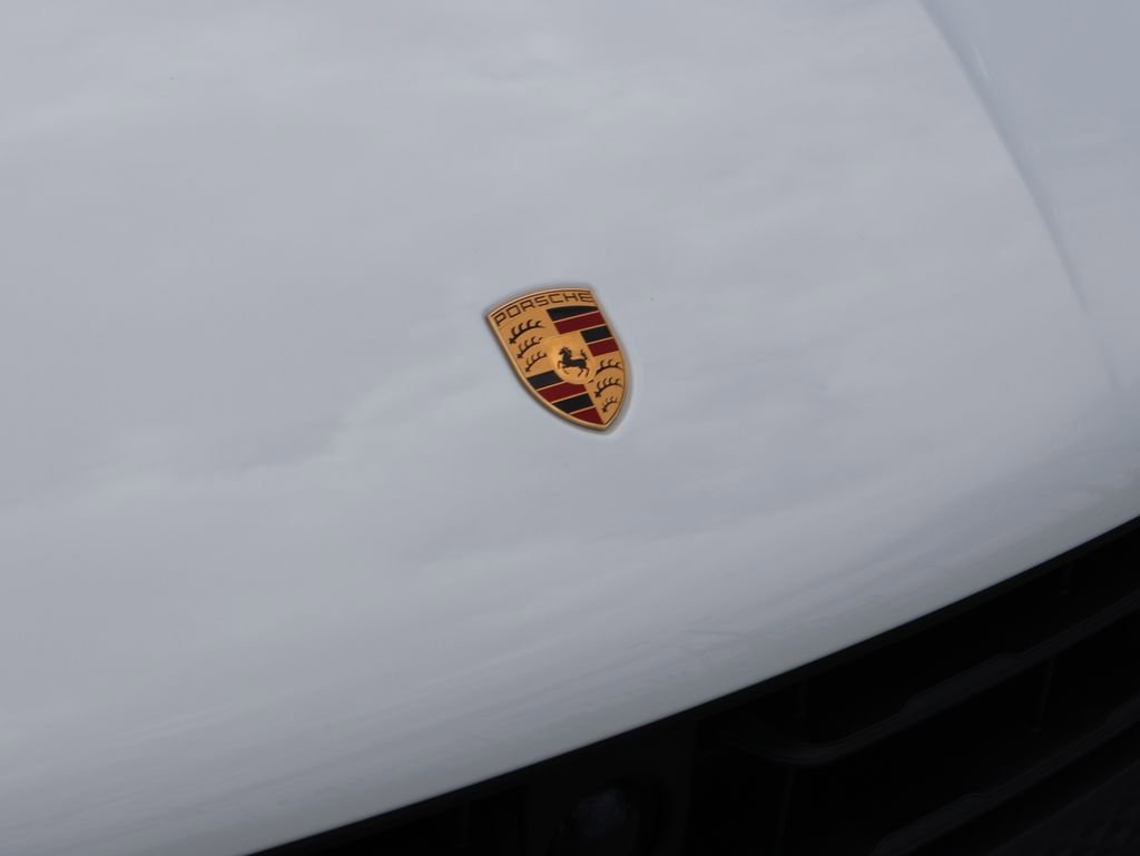 Certified 2025 Porsche Macan Turbo image 13