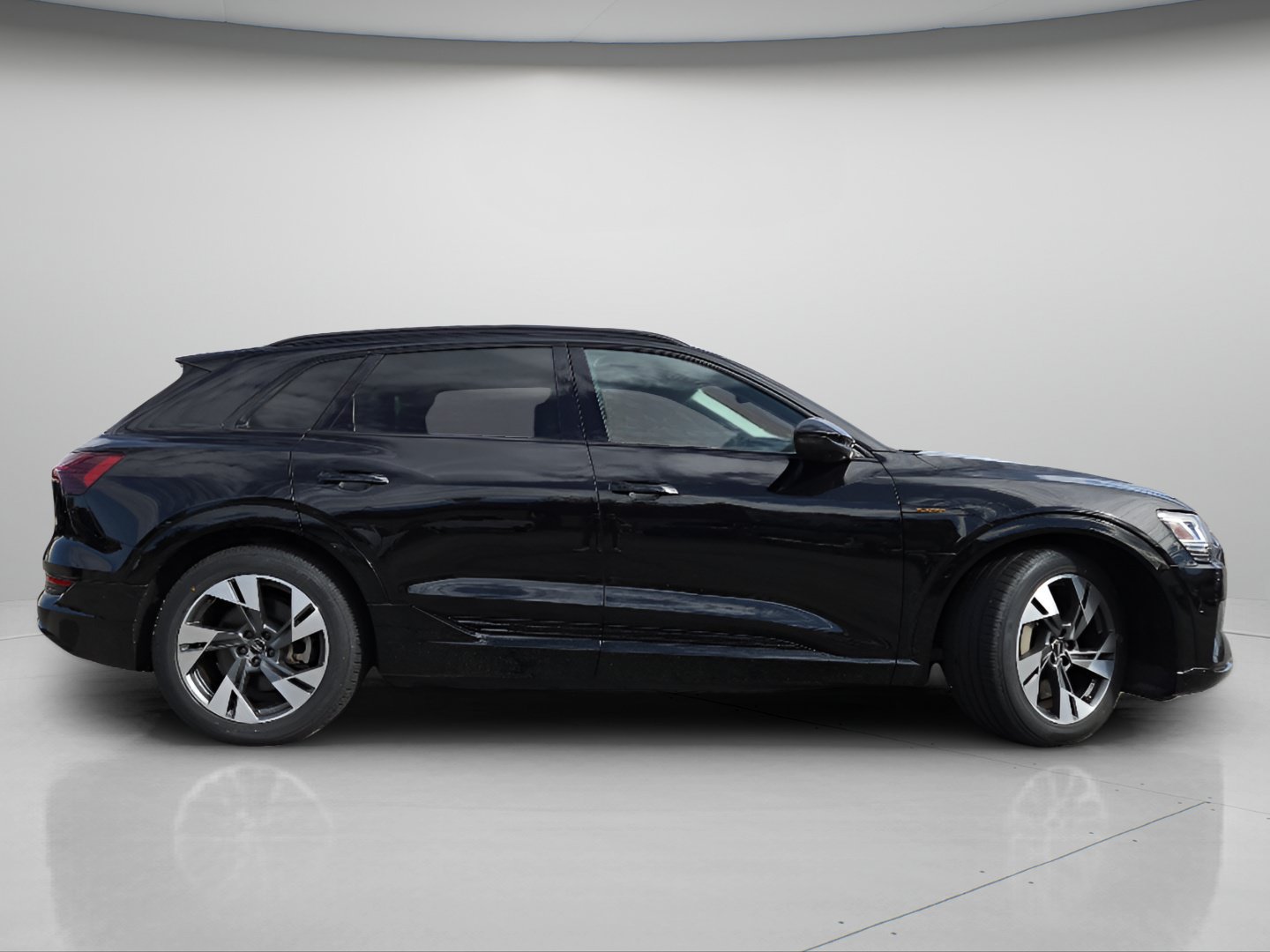 Used 2022 Audi e-tron Premium w/ Convenience Plus Package AWD/4WD image 23