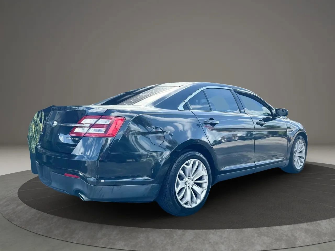 Used 2015 Ford Taurus Limited FWD image 12