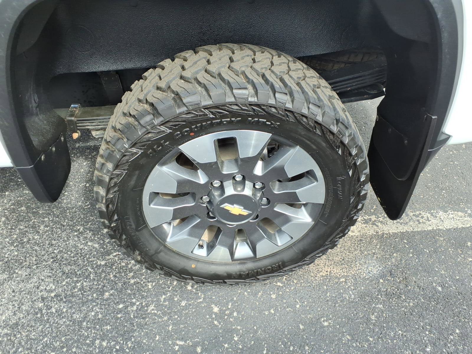 Used 2021 Chevrolet Silverado 2500 Custom w/ Custom Value Package image 6