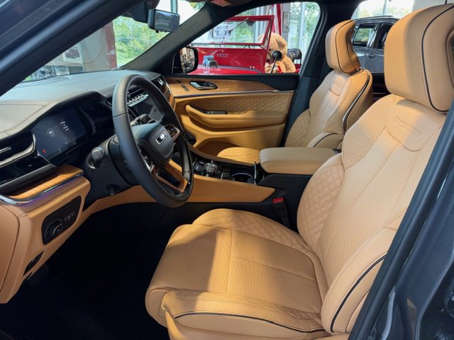 New 2025 Jeep Grand Cherokee L Summit image 2