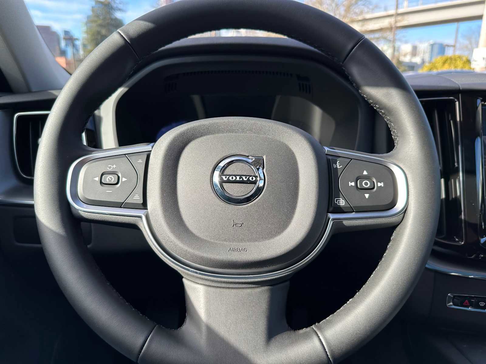 Used 2025 Volvo XC60 B5 Core w/ Protection Package Premier image 24