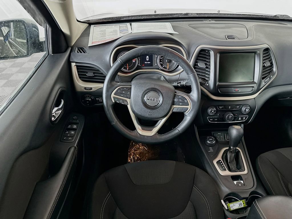 Used 2016 Jeep Cherokee Latitude w/ Cold Weather Group image 27
