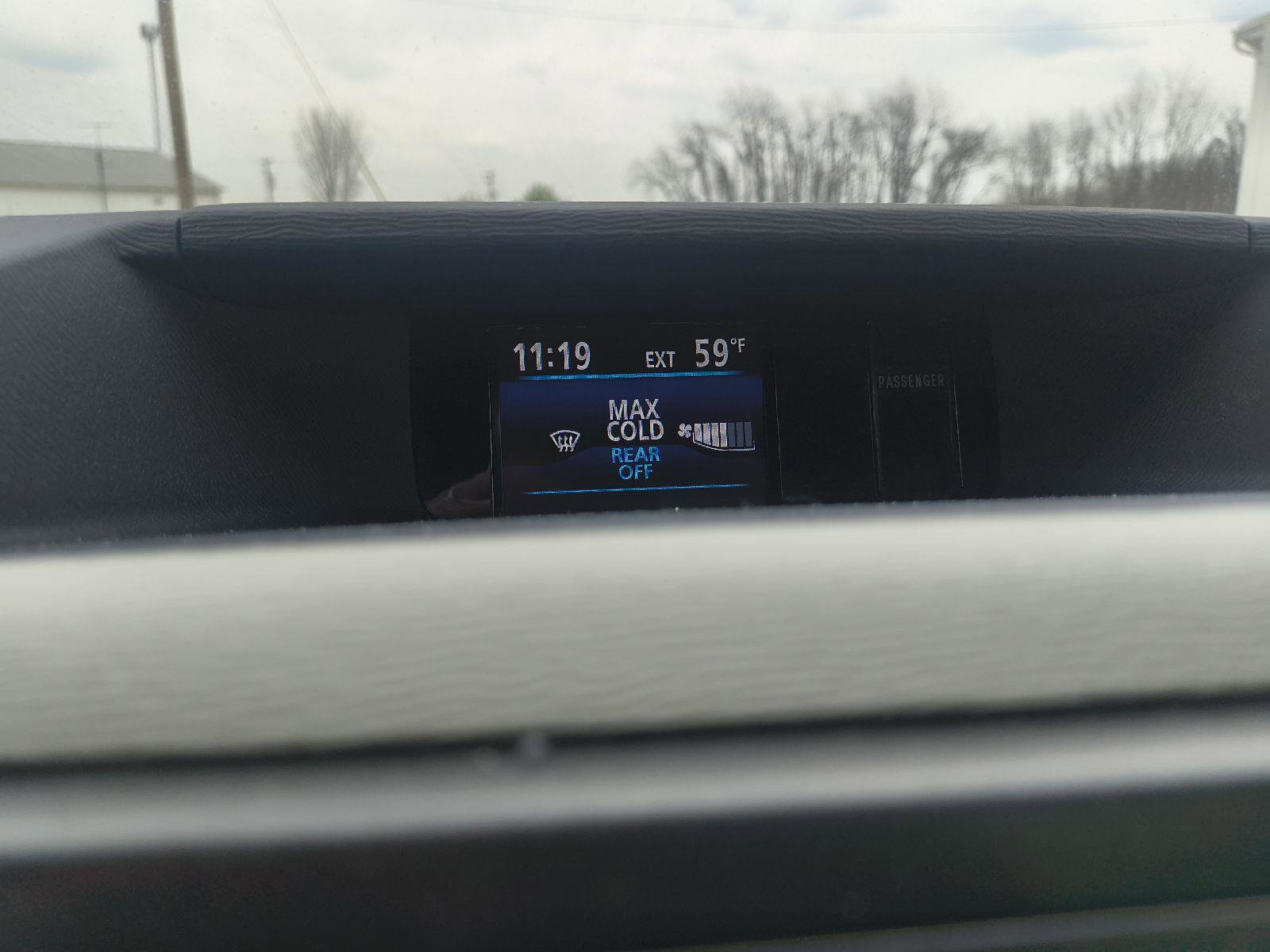 Used 2013 Toyota Sienna LE w/ Towing Pkg image 14