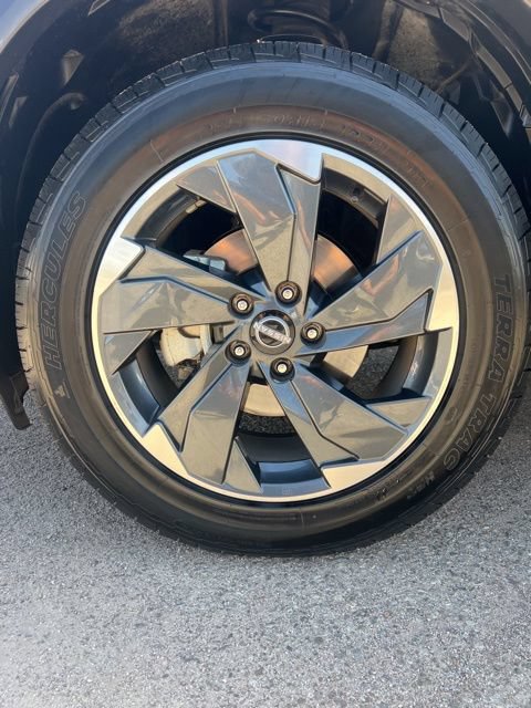 Used 2025 Nissan Rogue SV FWD image 36