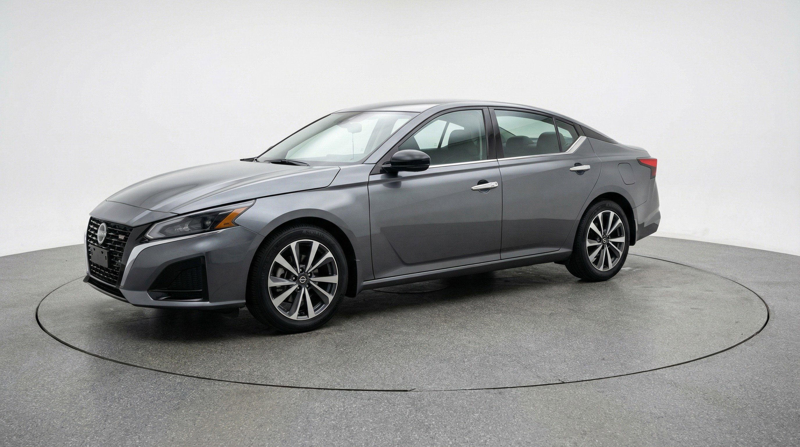 Used 2025 Nissan Altima 2.5 SV image 3