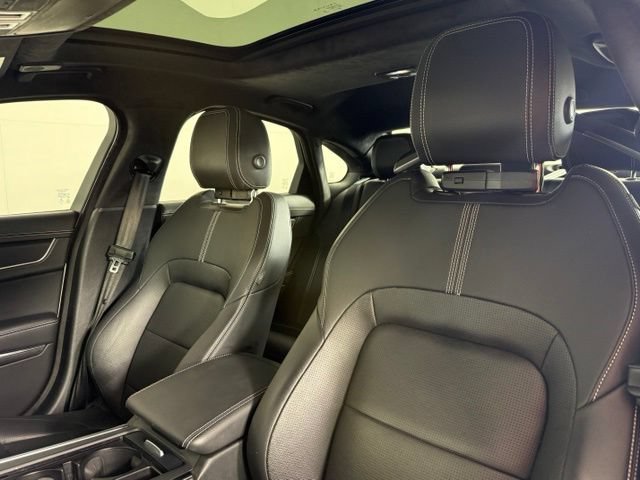 Certified 2023 Jaguar XF R-Dynamic SE AWD/4WD image 6