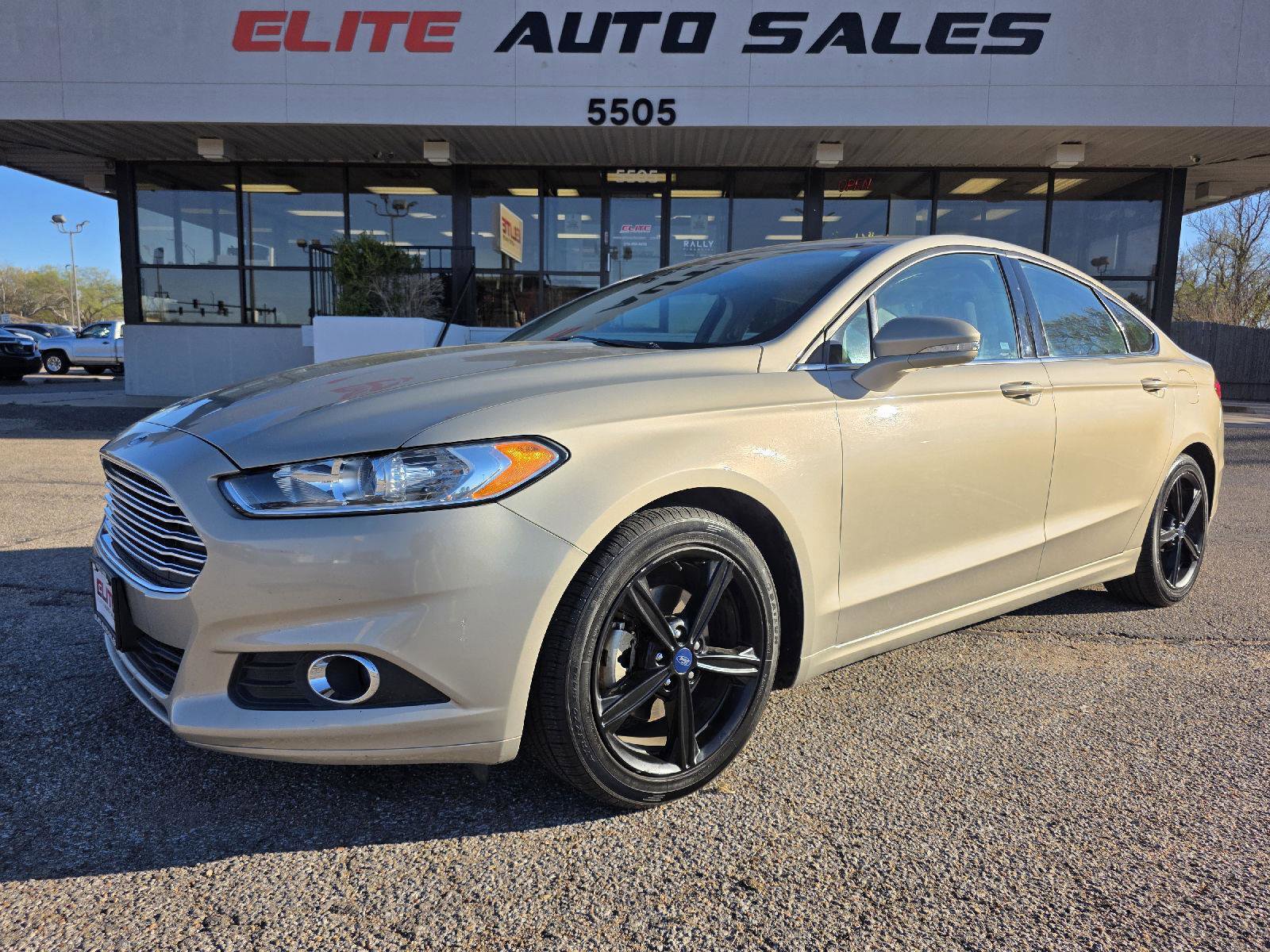 Used 2016 Ford Fusion SE w/ Equipment Group 201A image 1