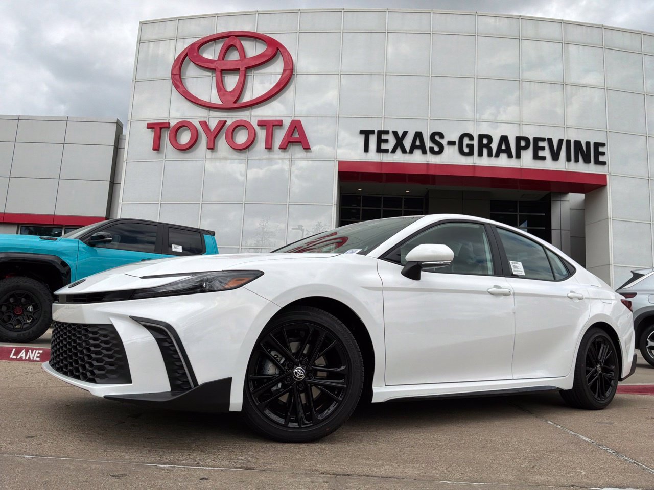New 2026 Toyota Camry SE w/ Convenience Package FWD image 2