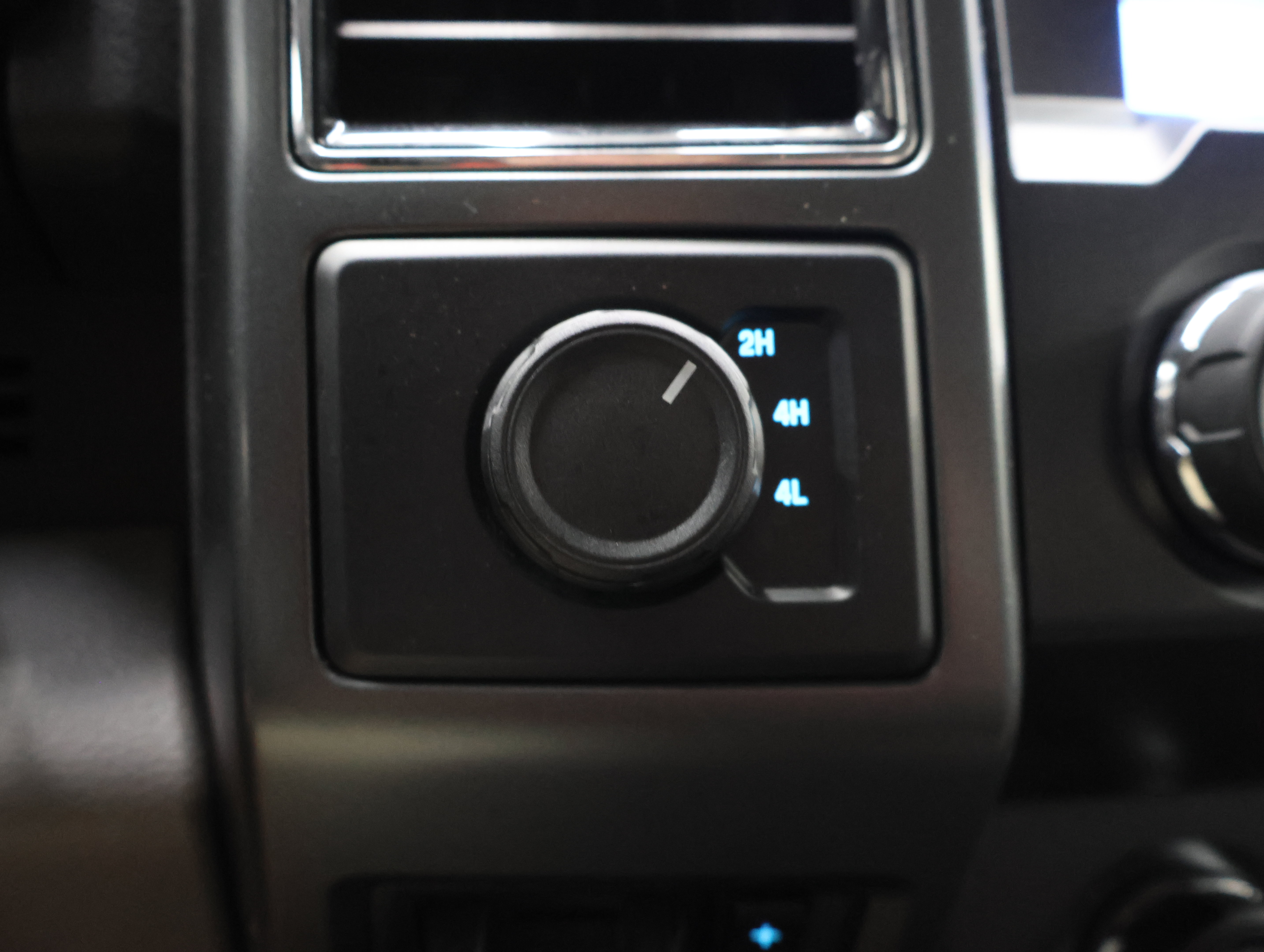 Used 2021 Ford F250 XLT w/ XLT Premium Package AWD/4WD image 46