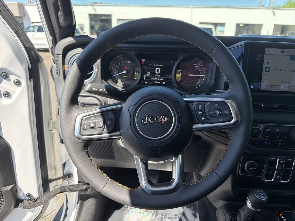 Used 2024 Jeep Wrangler Unlimited Sahara w/ Technology Group AWD/4WD image 22