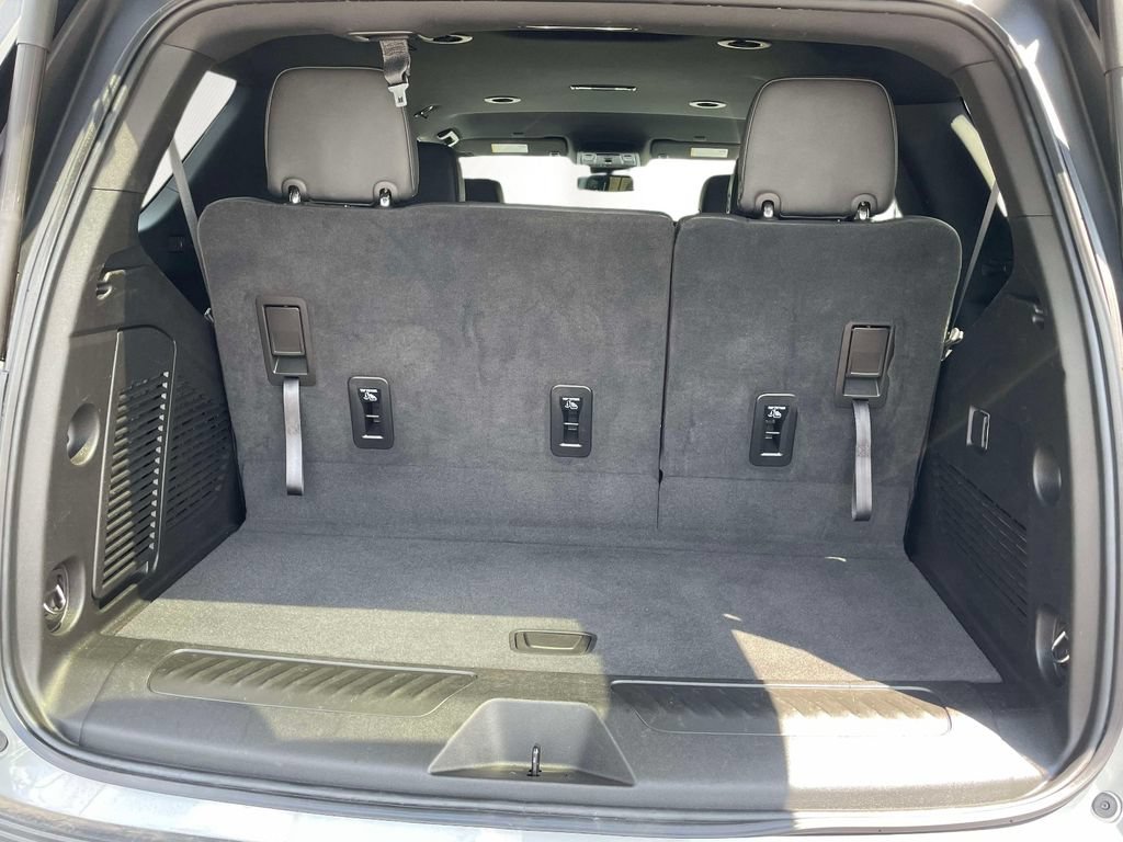 Used 2024 Chevrolet Tahoe LT RWD image 9
