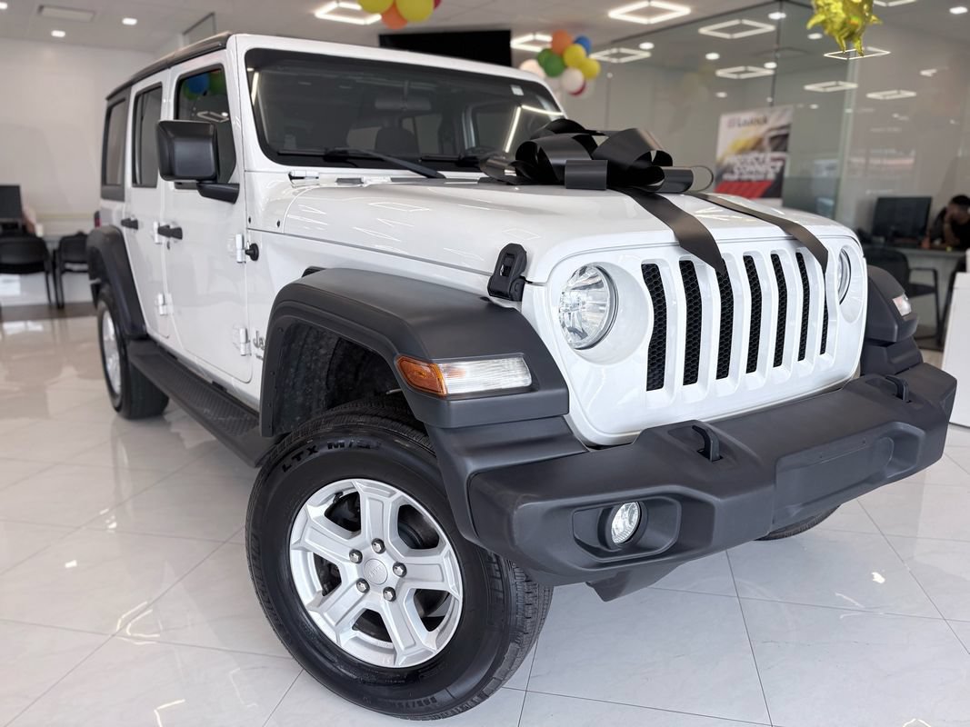 Used 2018 Jeep Wrangler Unlimited Sport S AWD/4WD image 3