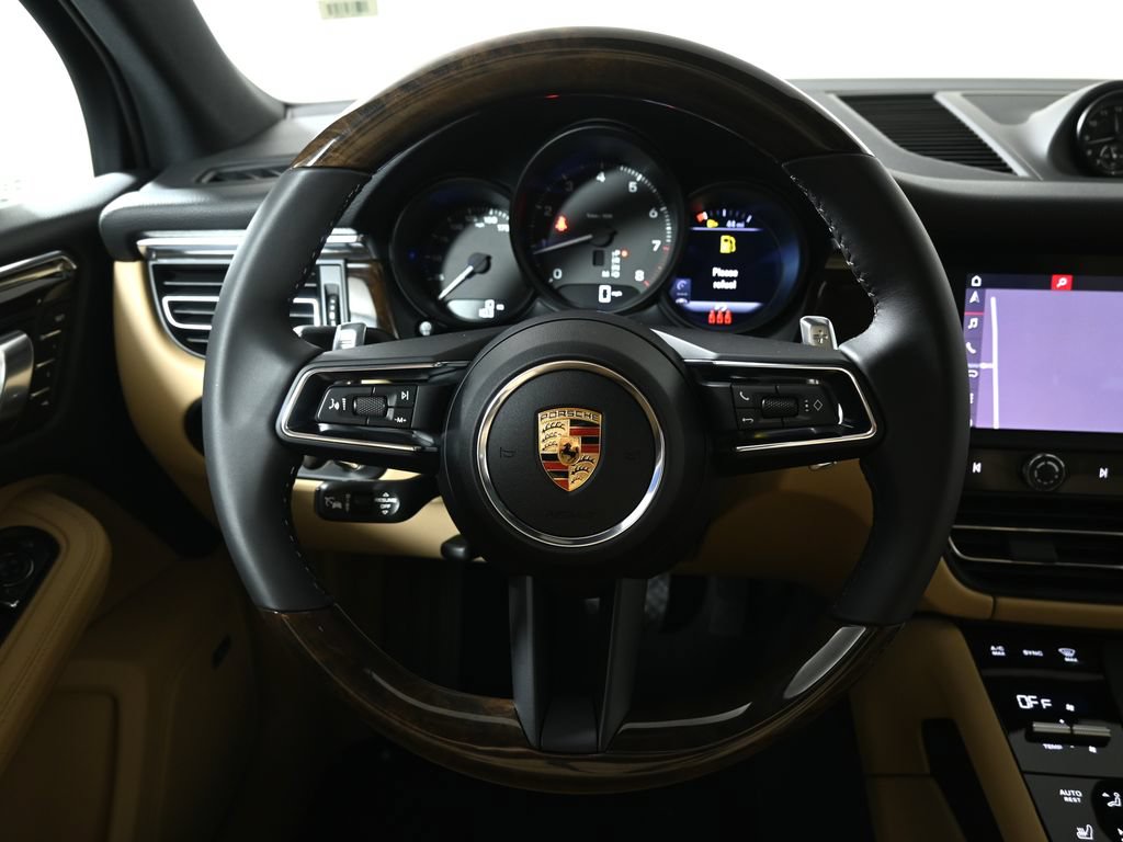 Used 2026 Porsche Macan AWD/4WD image 18