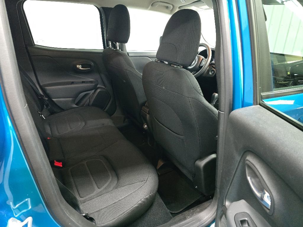 Used 2022 Jeep Renegade Latitude AWD/4WD image 17