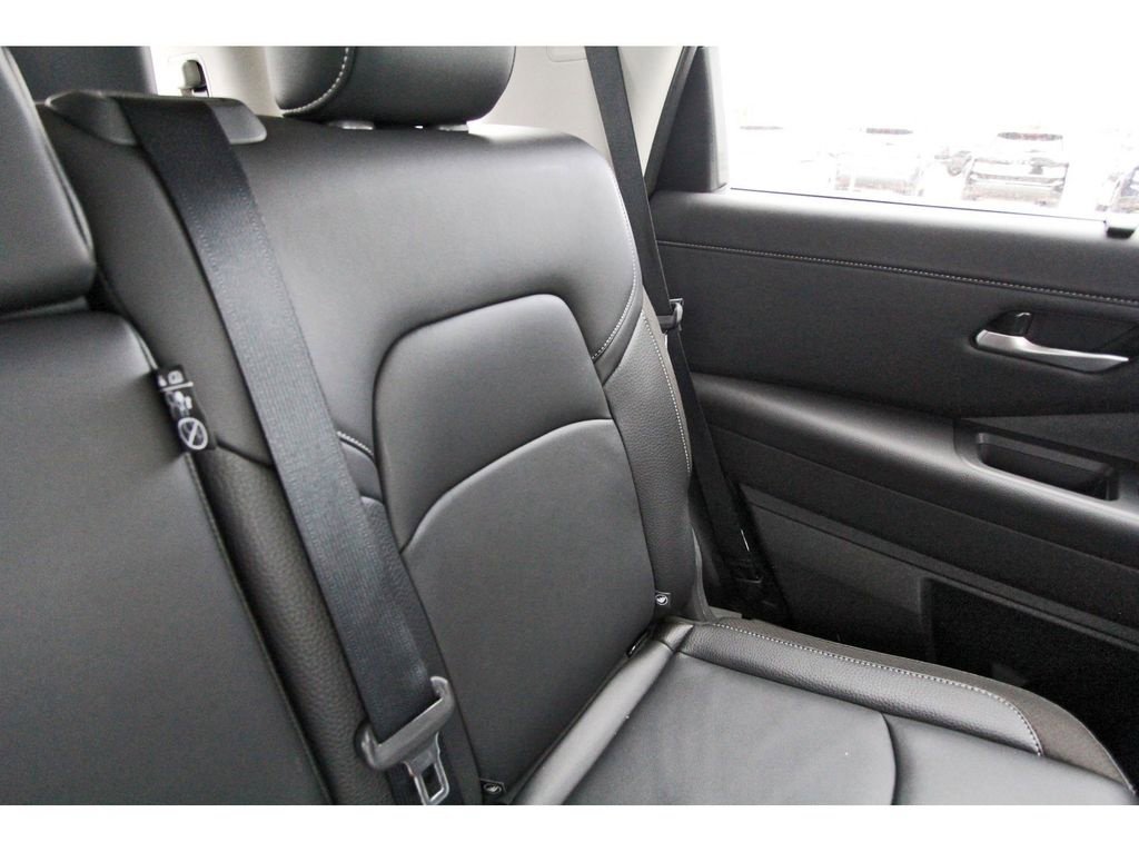 Used 2025 Nissan Pathfinder SL AWD/4WD image 12