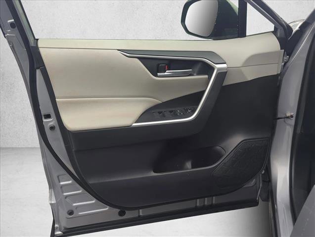 Used 2021 Toyota RAV4 XLE image 10