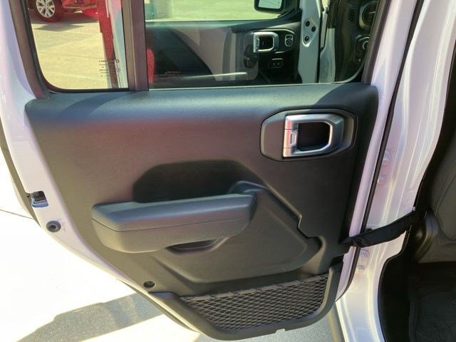 Used 2023 Jeep Wrangler Unlimited w/ Cold Weather Group AWD/4WD image 22