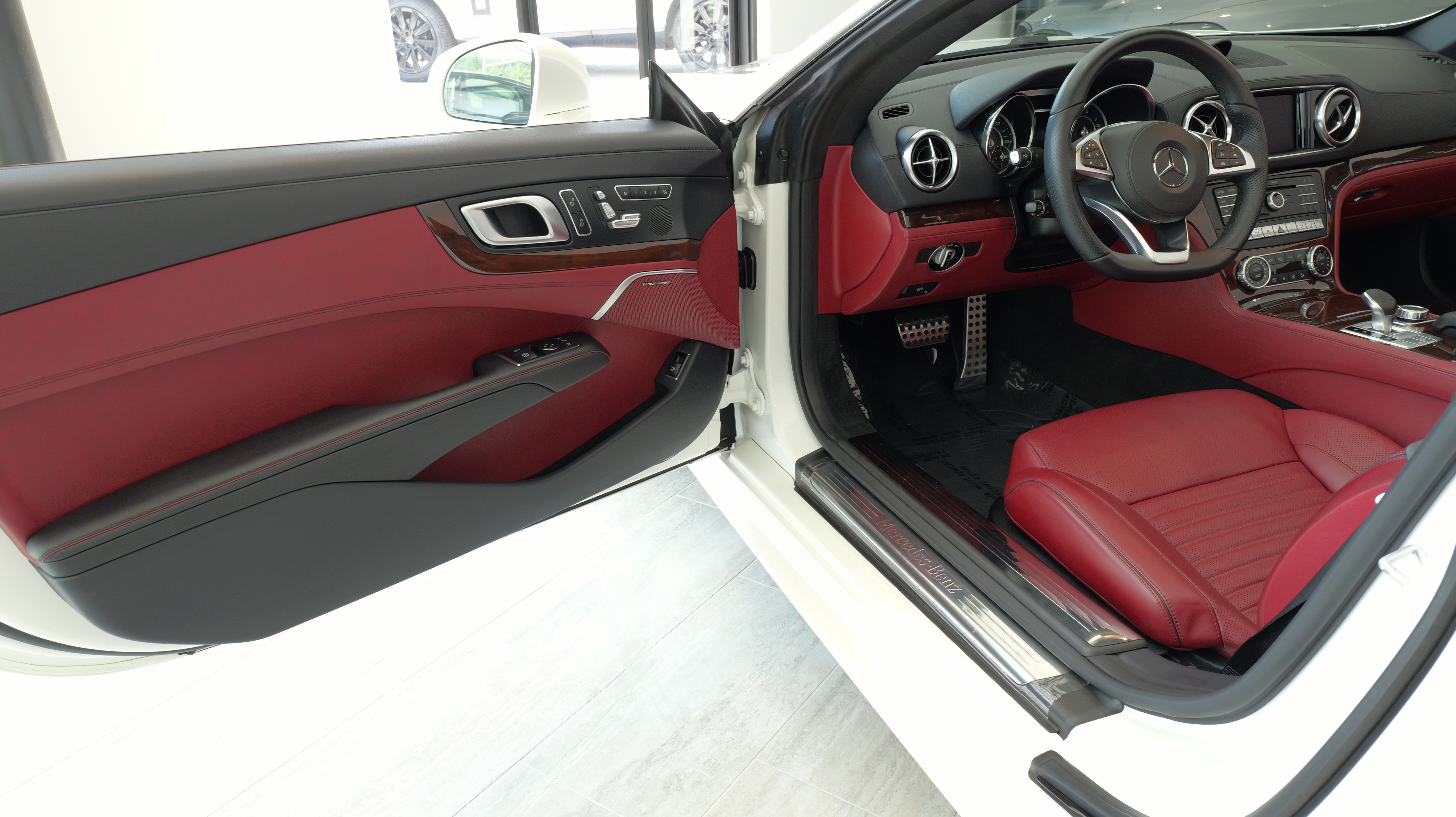 Used 2018 Mercedes-Benz SL 550 image 24