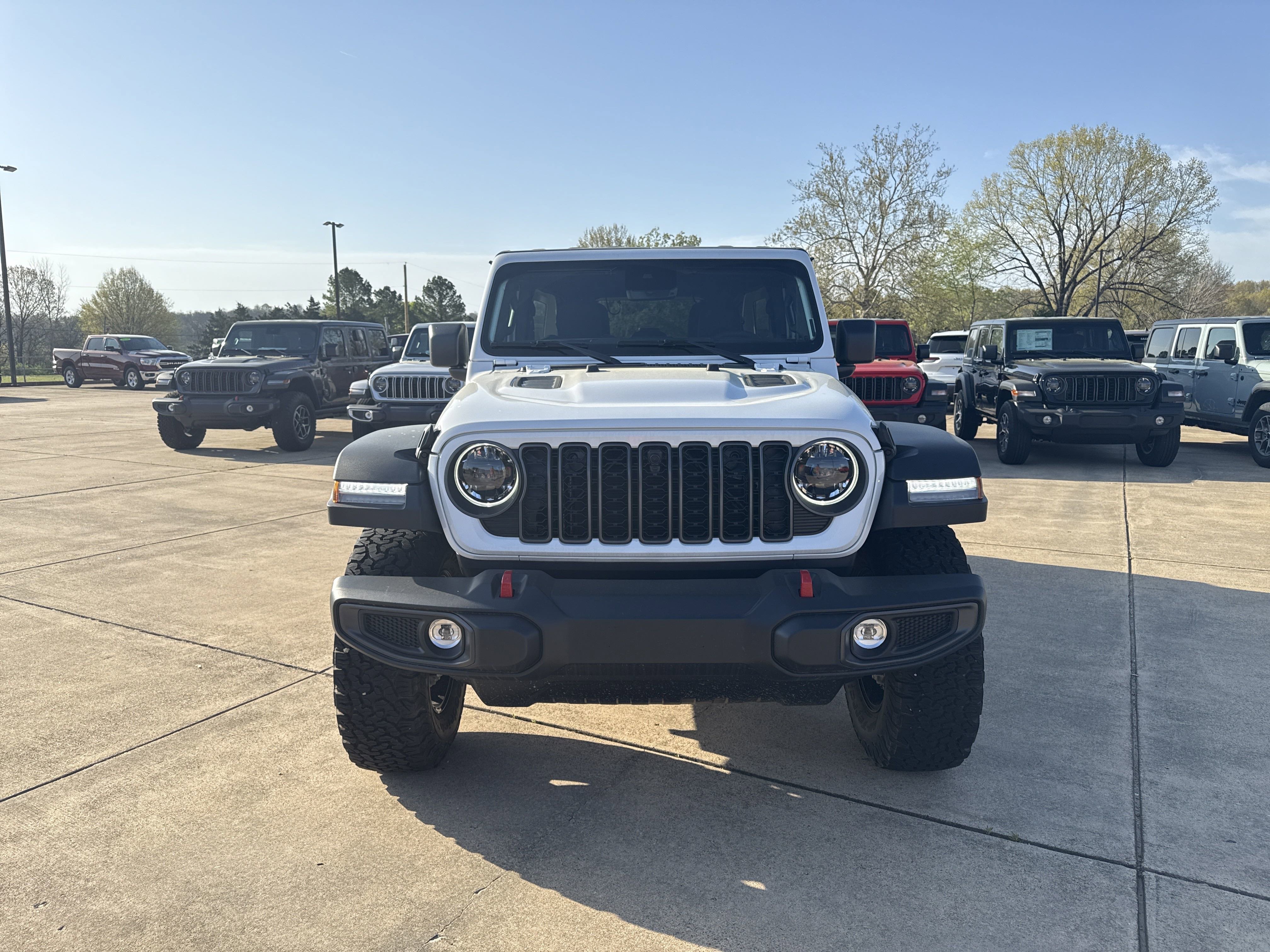 New 2025 Jeep Wrangler Unlimited Rubicon w/ Technology Group image 3