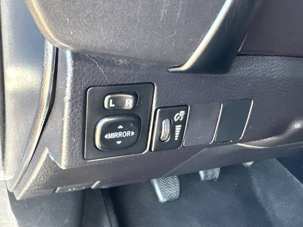 Used 2018 Toyota Corolla SE w/ Carpet Mat Package (TMS) FWD image 24