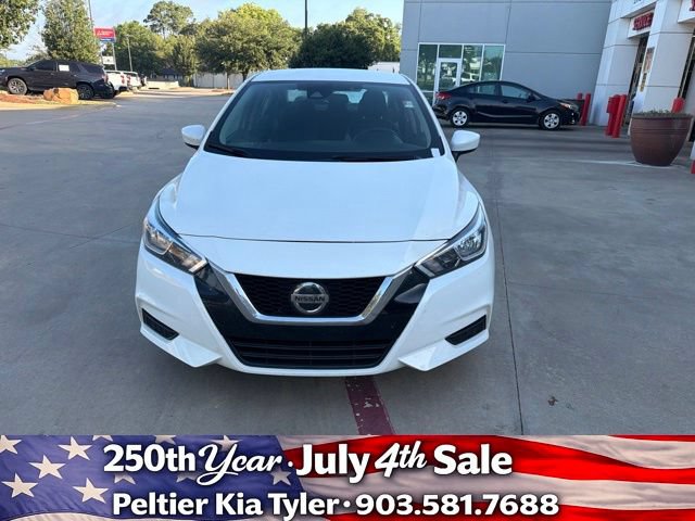 Used 2022 Nissan Versa SV FWD image 2