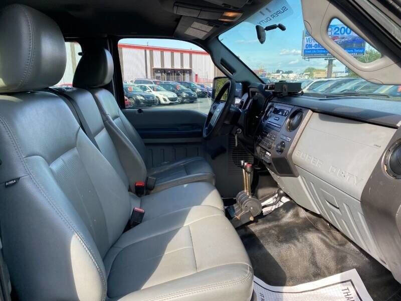 Used 2012 Ford F550 4x4 SuperCab Super Duty w/ Payload Upgrade Pkg image 23