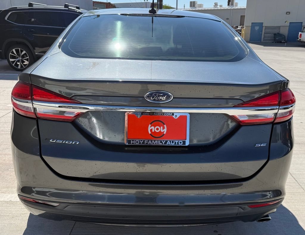 Used 2017 Ford Fusion SE FWD image 8