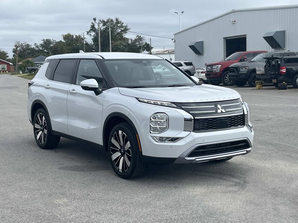 New 2026 Mitsubishi Outlander SE image 6
