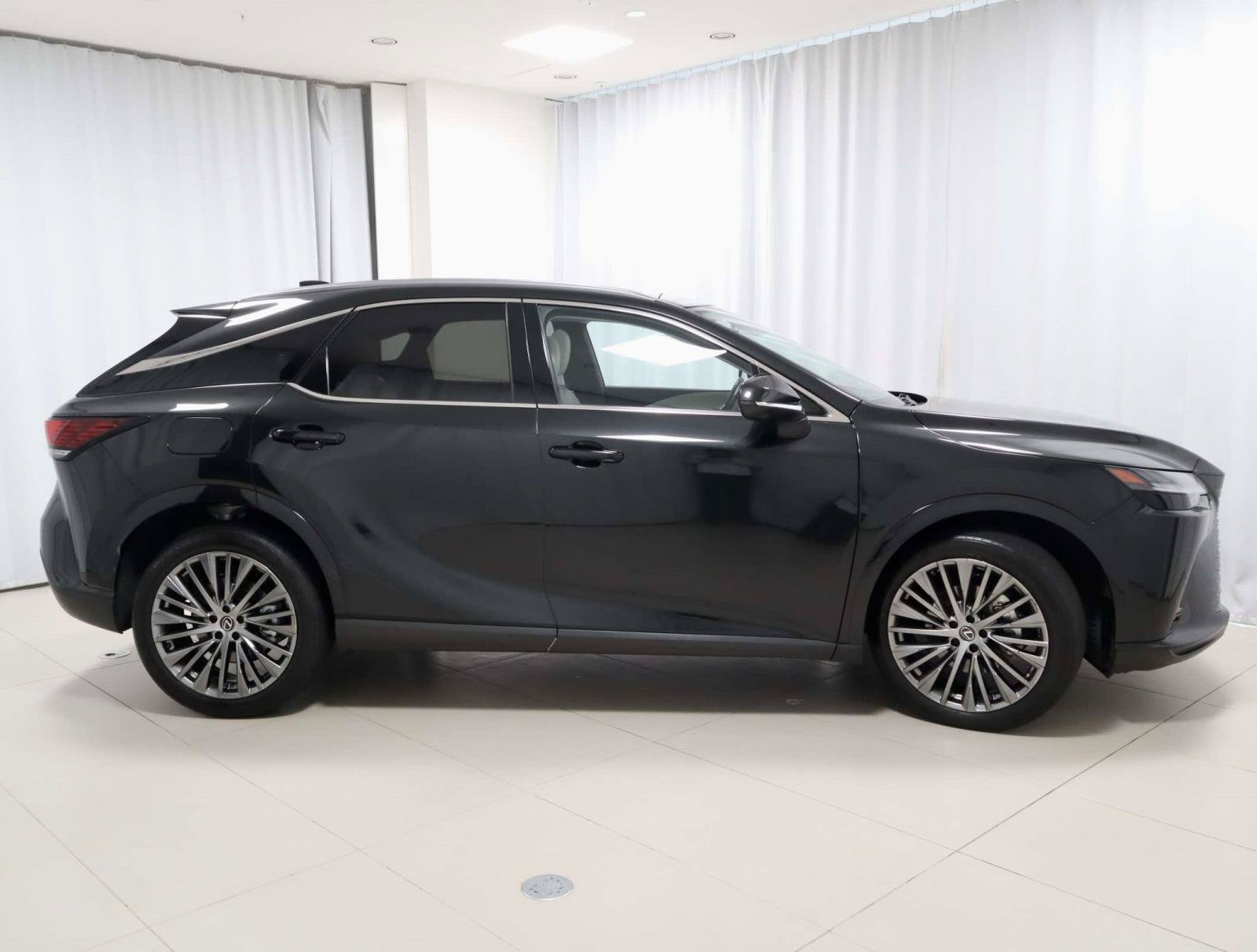 Used 2025 Lexus RX 450h AWD w/ Convenience Package image 6
