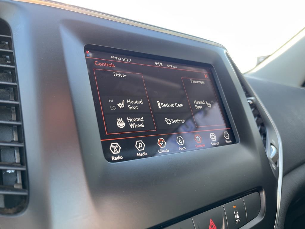 Used 2021 Jeep Cherokee Latitude Plus image 22