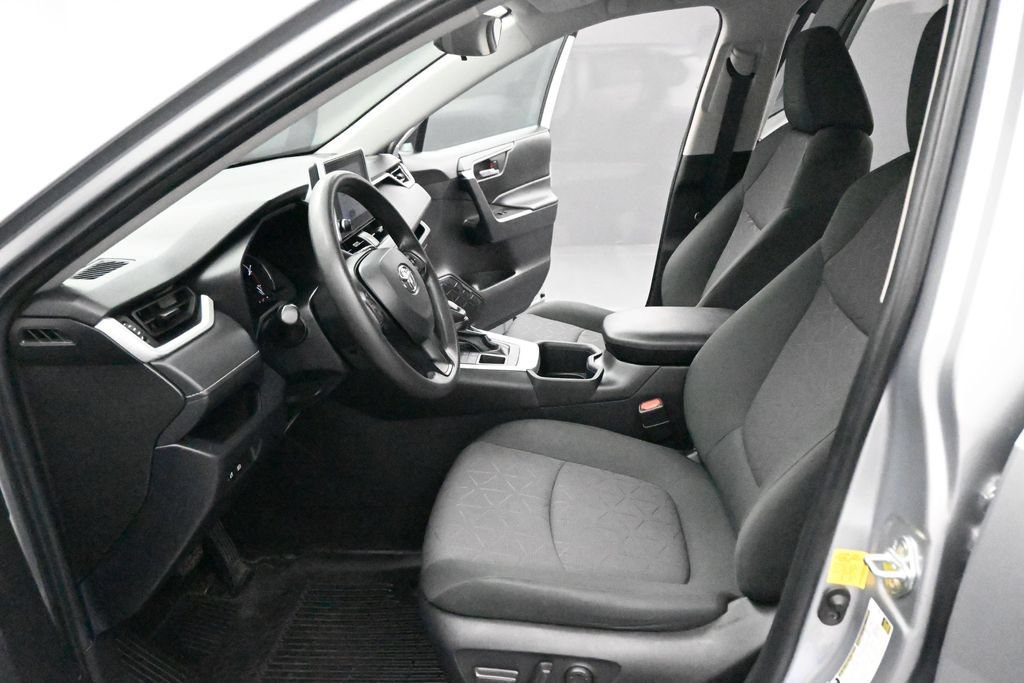 Used 2023 Toyota RAV4 XLE AWD/4WD image 11