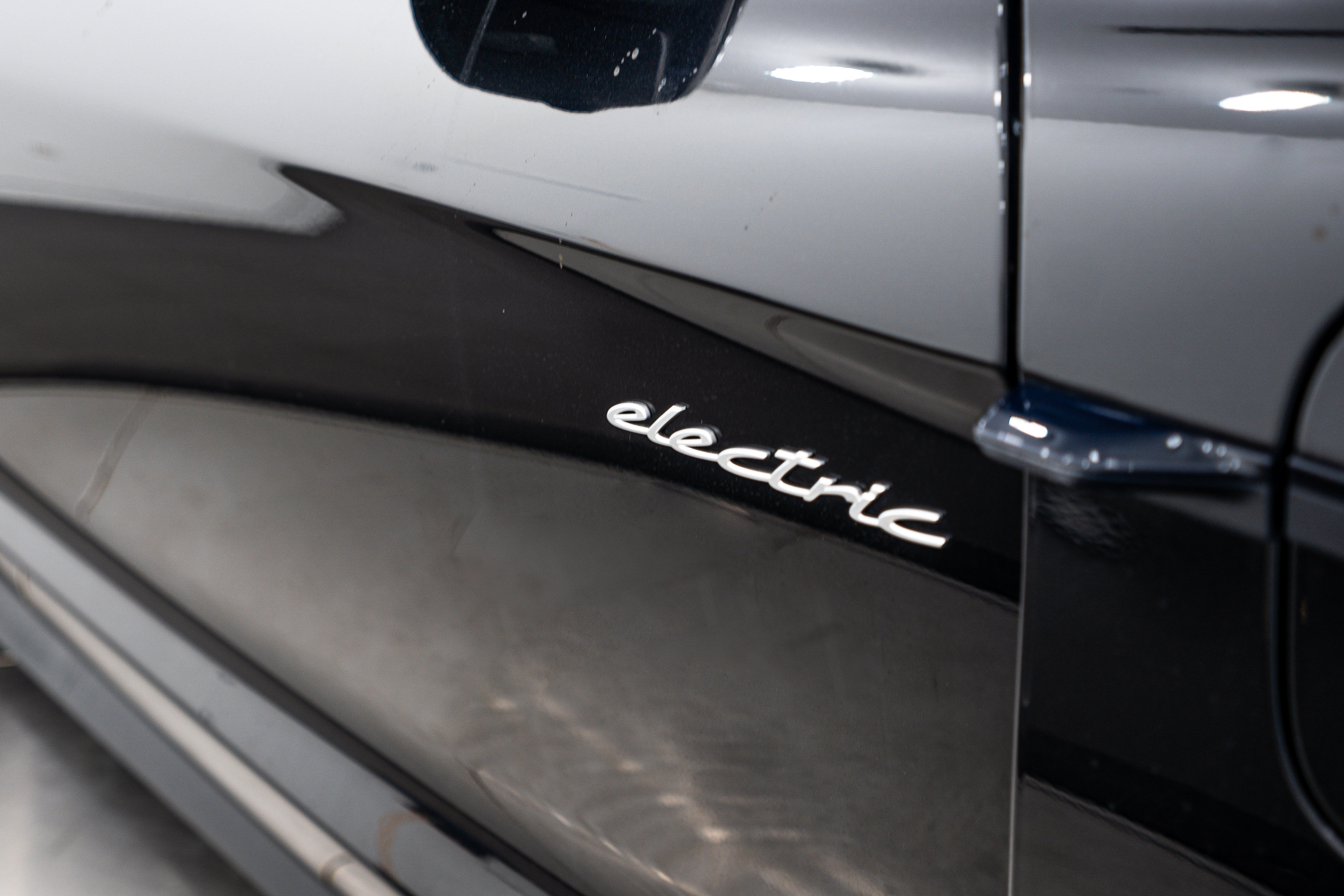 Certified 2025 Porsche Taycan 4S AWD/4WD image 24