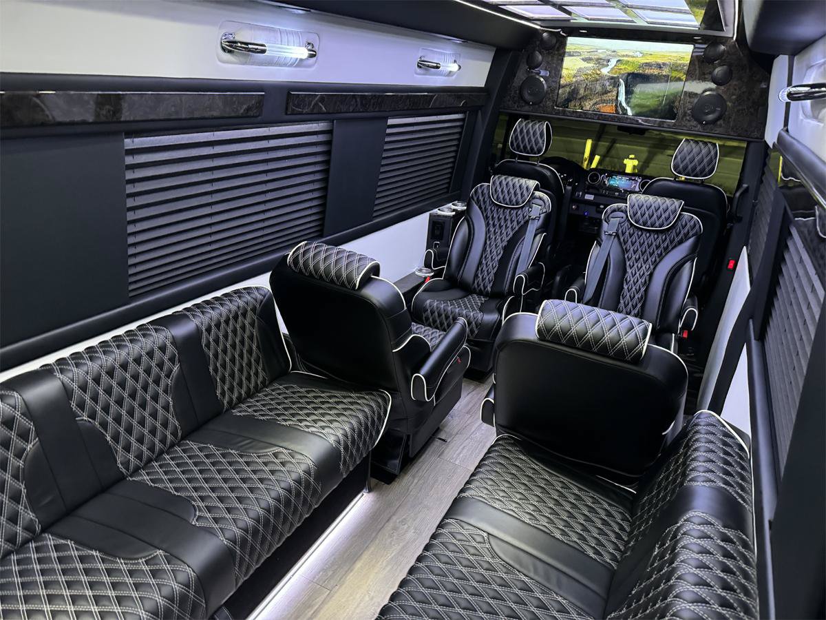 Used 2024 Mercedes-Benz Sprinter 3500 image 4