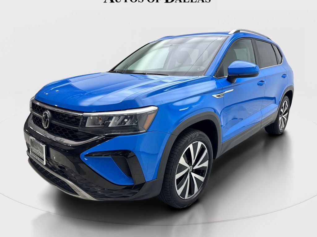 Used 2022 Volkswagen Taos SE w/ Panoramic Sunroof Package AWD/4WD image 2